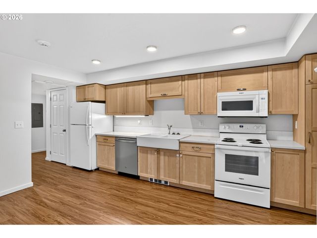 8120 N INTERSTATE Ave 204, Portland, OR 97217
