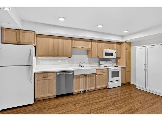 8120 N INTERSTATE Ave 204, Portland, OR 97217