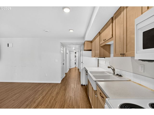 8120 N INTERSTATE Ave 204, Portland, OR 97217
