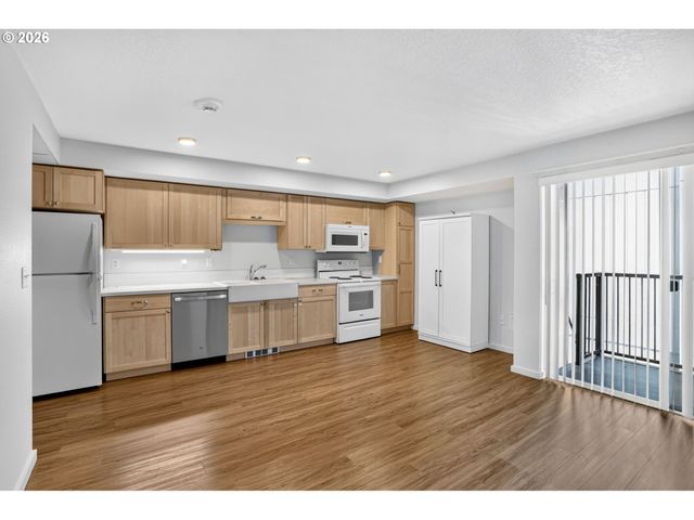 8120 N INTERSTATE Ave 204, Portland, OR 97217