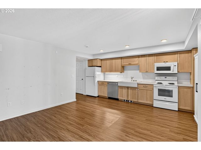 8120 N INTERSTATE Ave 204, Portland, OR 97217