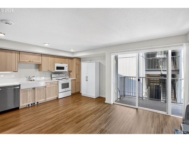 8120 N INTERSTATE Ave 204, Portland, OR 97217