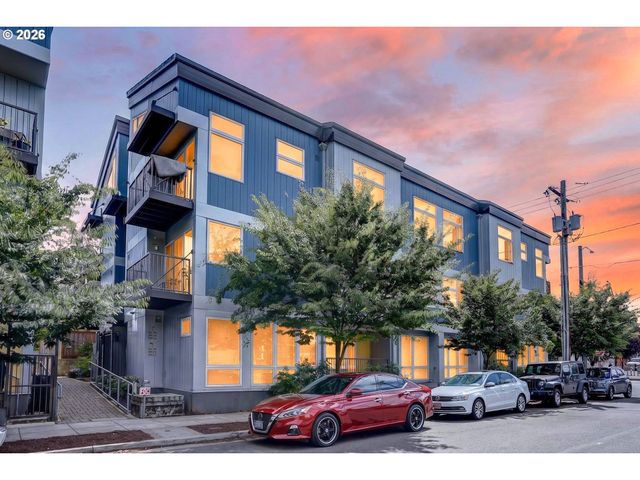 8120 N INTERSTATE Ave 204, Portland, OR 97217