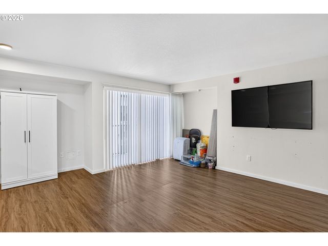 8120 N INTERSTATE Ave 204, Portland, OR 97217