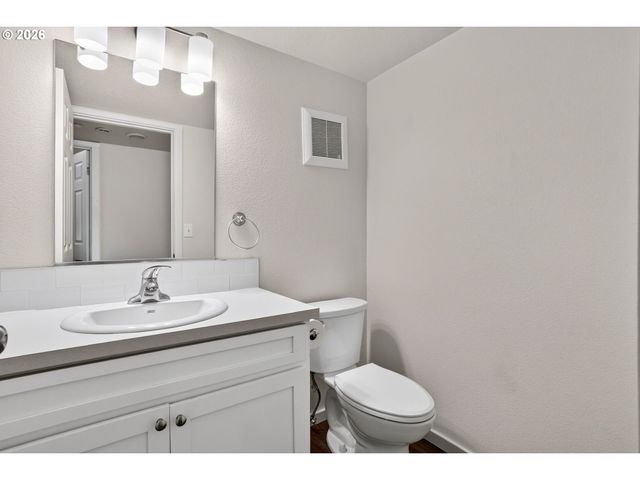 8120 N INTERSTATE Ave 204, Portland, OR 97217