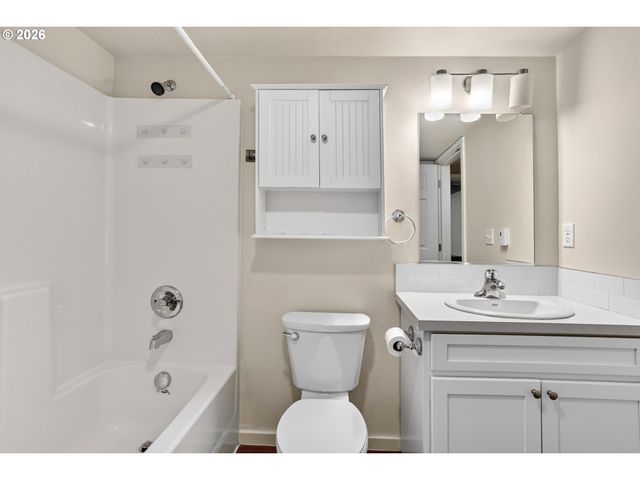 8120 N INTERSTATE Ave 204, Portland, OR 97217