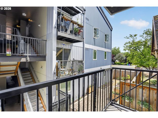8120 N INTERSTATE Ave 204, Portland, OR 97217