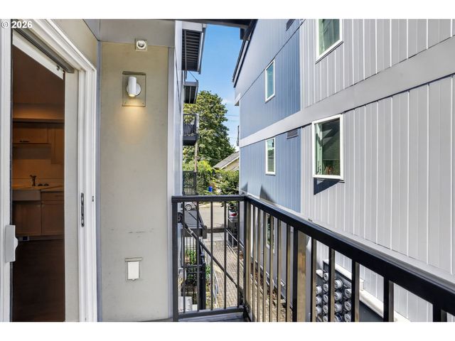 8120 N INTERSTATE Ave 204, Portland, OR 97217
