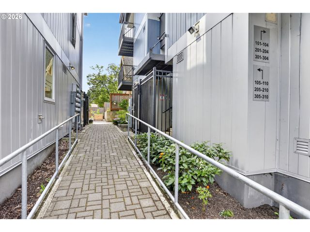 8120 N INTERSTATE Ave 204, Portland, OR 97217