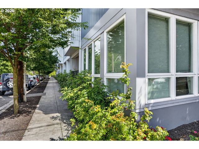 8120 N INTERSTATE Ave 204, Portland, OR 97217