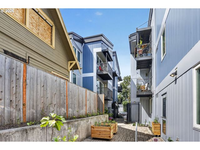 8120 N INTERSTATE Ave 204, Portland, OR 97217