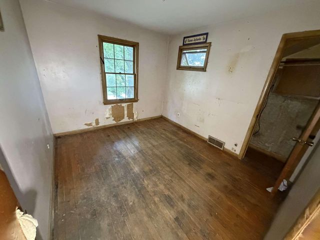 5401 Smalley Avenue, Kansas City, MO 64129
