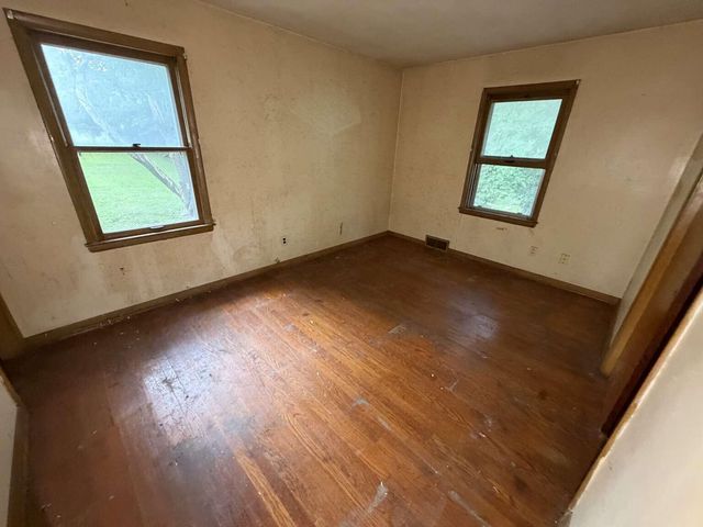 5401 Smalley Avenue, Kansas City, MO 64129