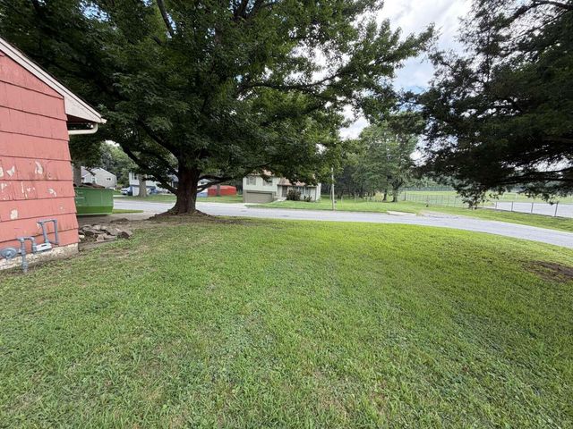 5401 Smalley Avenue, Kansas City, MO 64129