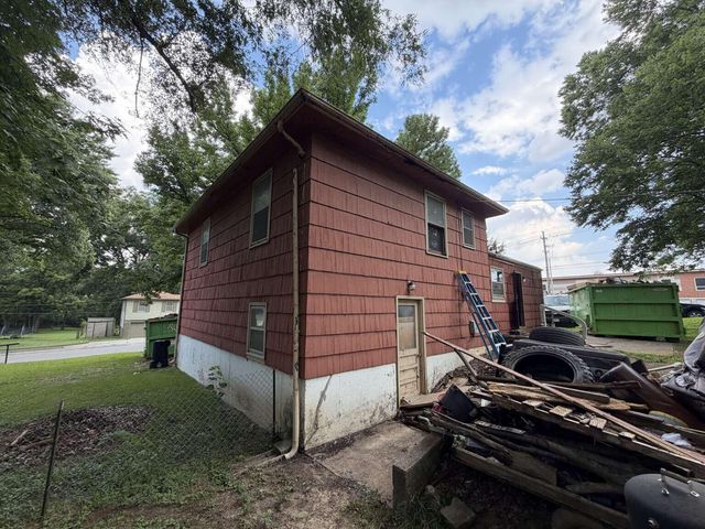 5401 Smalley Avenue, Kansas City, MO 64129