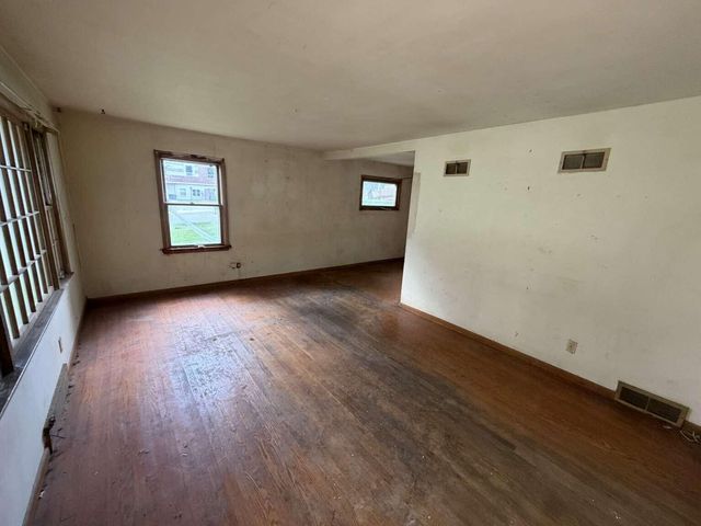5401 Smalley Avenue, Kansas City, MO 64129