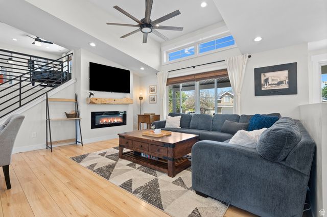 1040 E LARKSPUR DR, Sandy, UT 84094