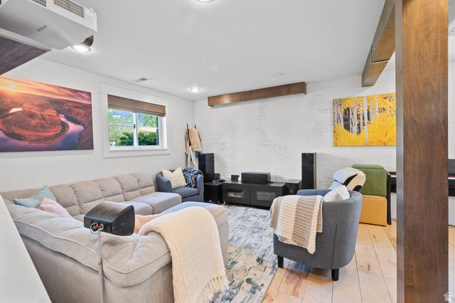 1040 E LARKSPUR DR, Sandy, UT 84094