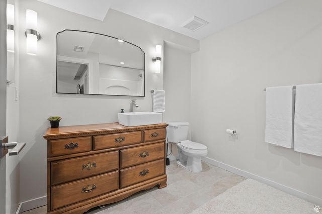 1040 E LARKSPUR DR, Sandy, UT 84094