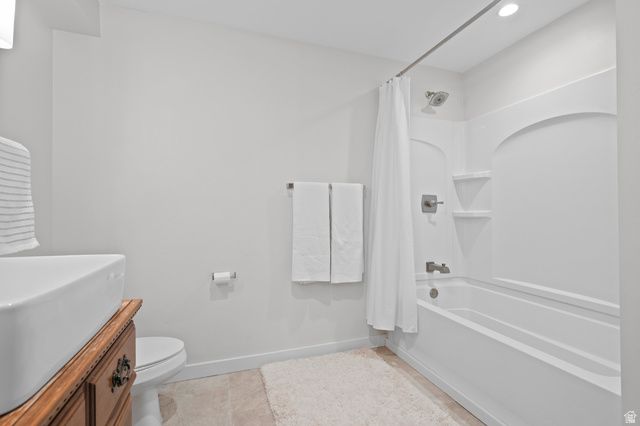 1040 E LARKSPUR DR, Sandy, UT 84094
