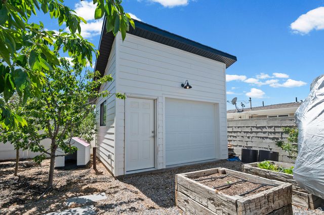 1040 E LARKSPUR DR, Sandy, UT 84094