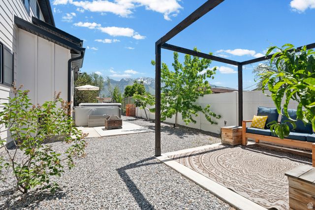 1040 E LARKSPUR DR, Sandy, UT 84094