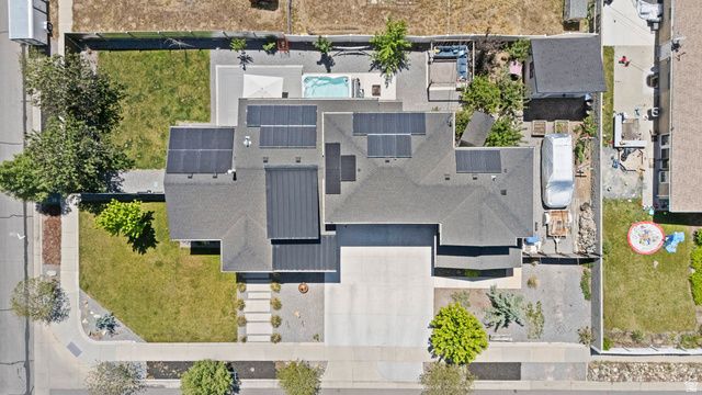 1040 E LARKSPUR DR, Sandy, UT 84094