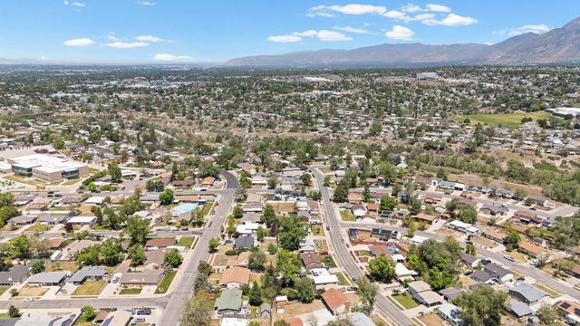 1040 E LARKSPUR DR, Sandy, UT 84094