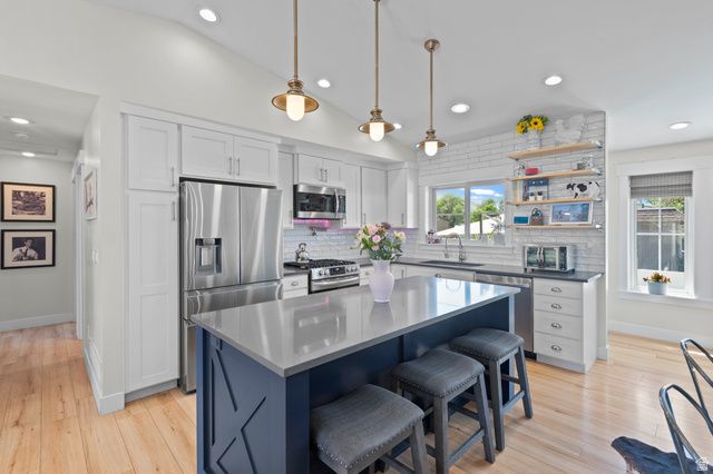 1040 E LARKSPUR DR, Sandy, UT 84094