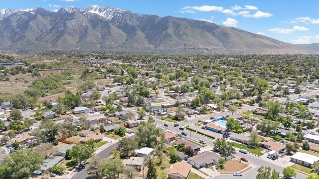1040 E LARKSPUR DR, Sandy, UT 84094