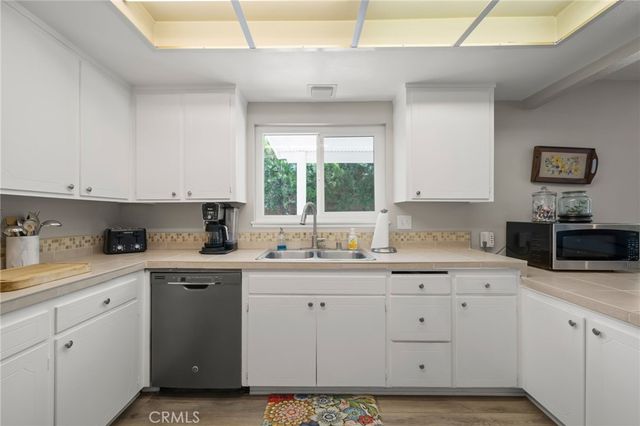 460 W Mission Road, Corona, CA 92882