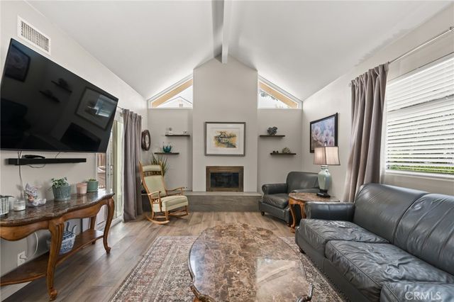 460 W Mission Road, Corona, CA 92882