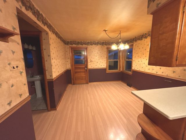 9215 S Hamlin Avenue, Evergreen Park, IL 60805