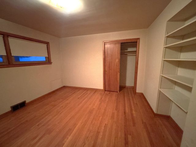 9215 S Hamlin Avenue, Evergreen Park, IL 60805