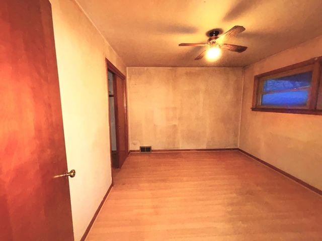 9215 S Hamlin Avenue, Evergreen Park, IL 60805