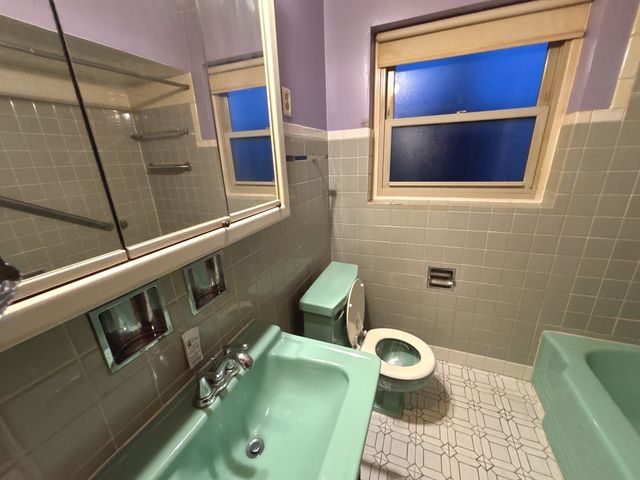 9215 S Hamlin Avenue, Evergreen Park, IL 60805