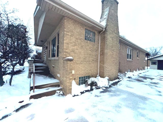 9215 S Hamlin Avenue, Evergreen Park, IL 60805