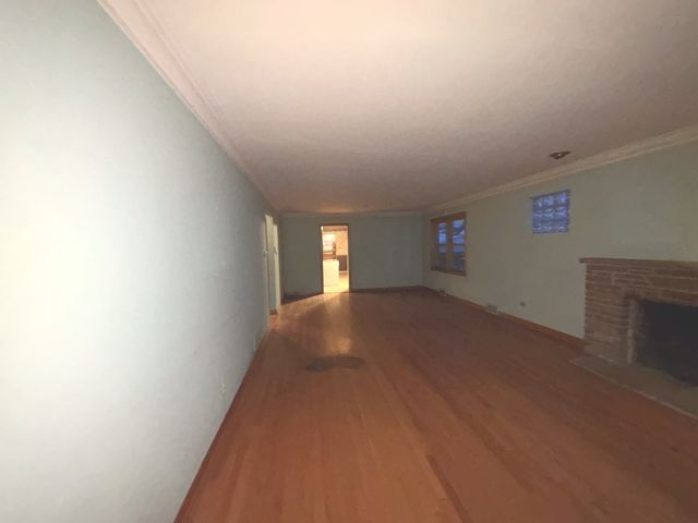 9215 S Hamlin Avenue, Evergreen Park, IL 60805