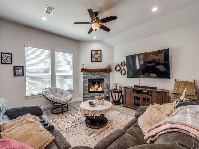 328 Bronco Drive, Pilot Point, TX 76258
