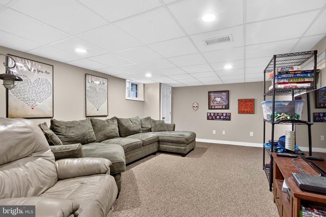 141 N NORWINDEN DR, Springfield, PA 19064