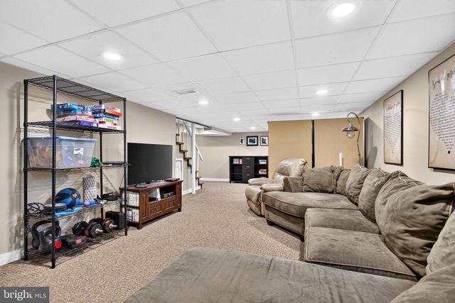 141 N NORWINDEN DR, Springfield, PA 19064