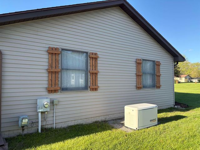 8568 Tim Tam Trail Circle, Flushing, MI 48433
