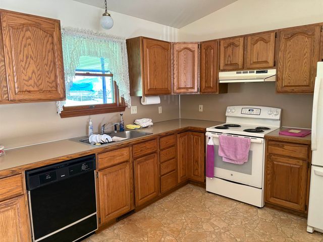 8568 Tim Tam Trail Circle, Flushing, MI 48433