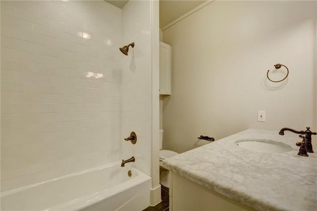 206 E Live Oak ST G, Austin, TX 78704