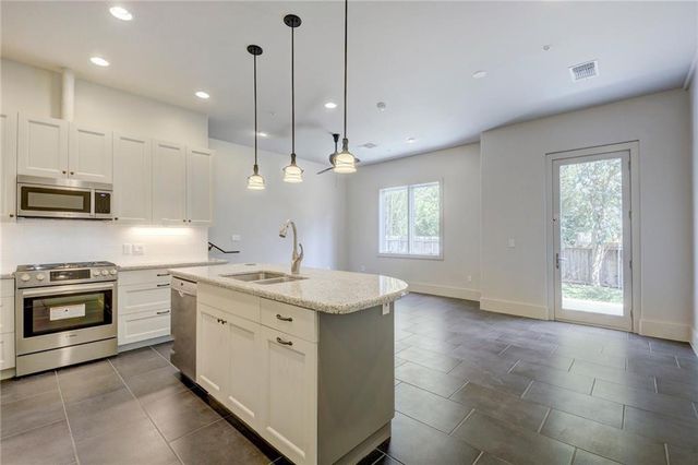 206 E Live Oak ST G, Austin, TX 78704