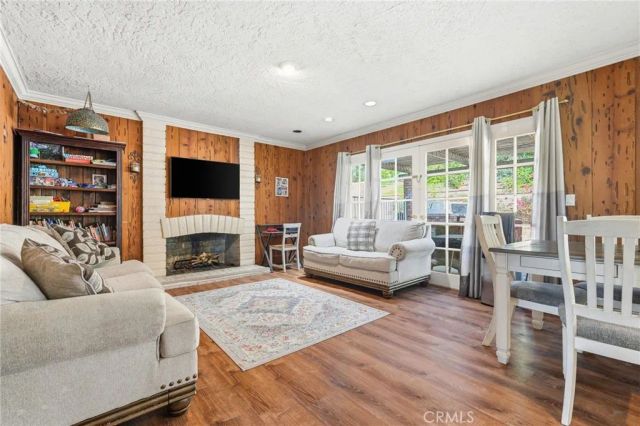 19122 Weston, Tarzana, CA 91356