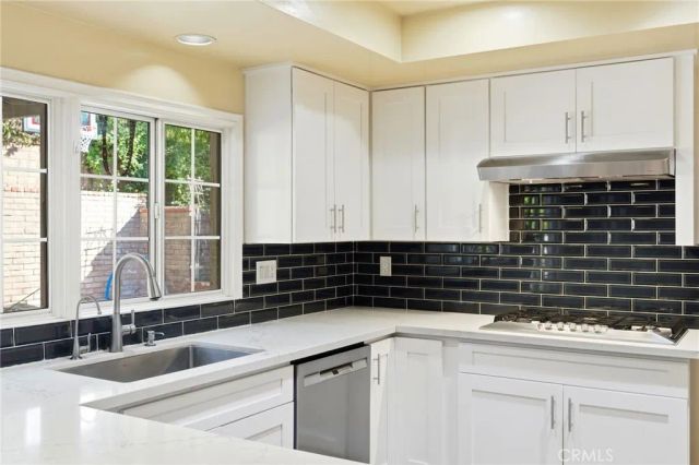 19122 Weston, Tarzana, CA 91356