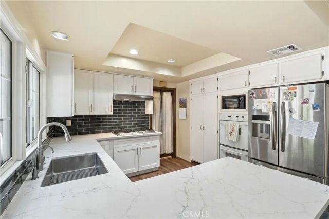 19122 Weston, Tarzana, CA 91356