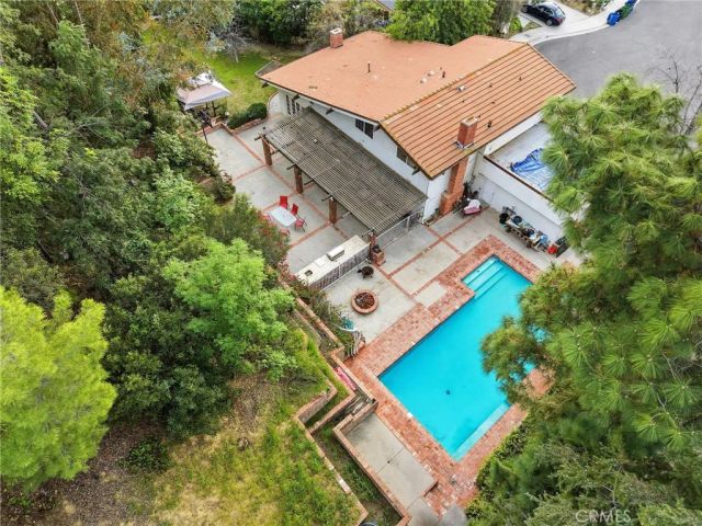 19122 Weston, Tarzana, CA 91356