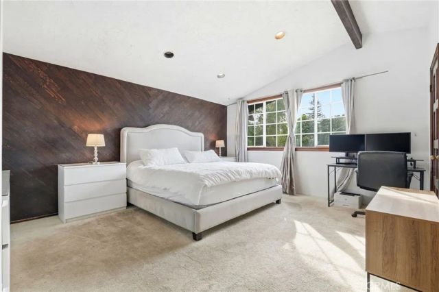 19122 Weston, Tarzana, CA 91356
